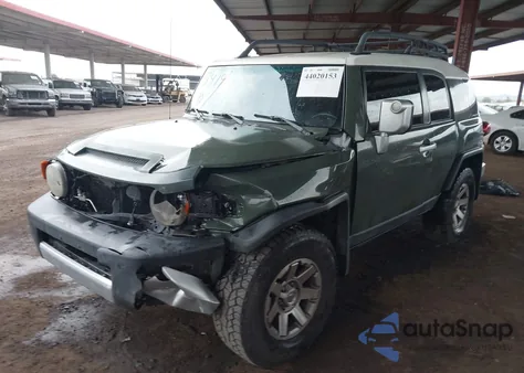 2014 Toyota Fj Cruiser z USA, uszkodzony, nr VIN JTEBU4BF9EK197893